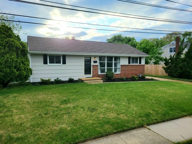 Building Photo - 114 Ellis Ave