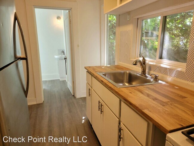 Building Photo - 2 br, 1 bath House - 5503 S Corbett Ave