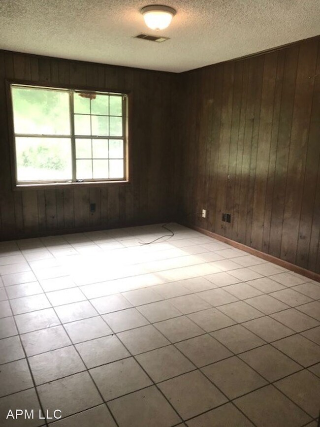 Building Photo - 3 br, 1.5 bath House - 112 Stonegate Dr