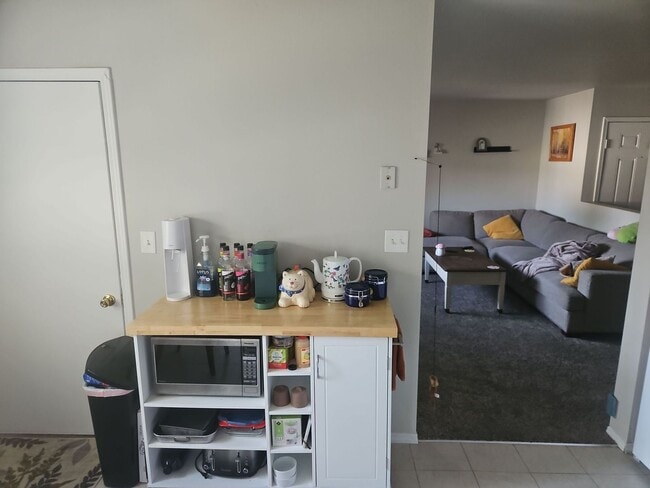 Building Photo - The Perfect Blend of Comfort and Function
