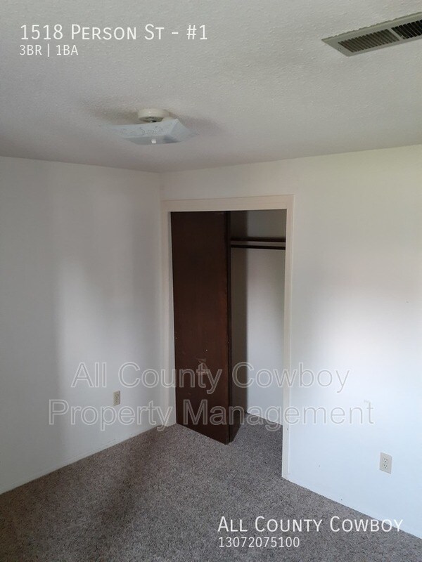 Foto del edificio - 1518 E Person St