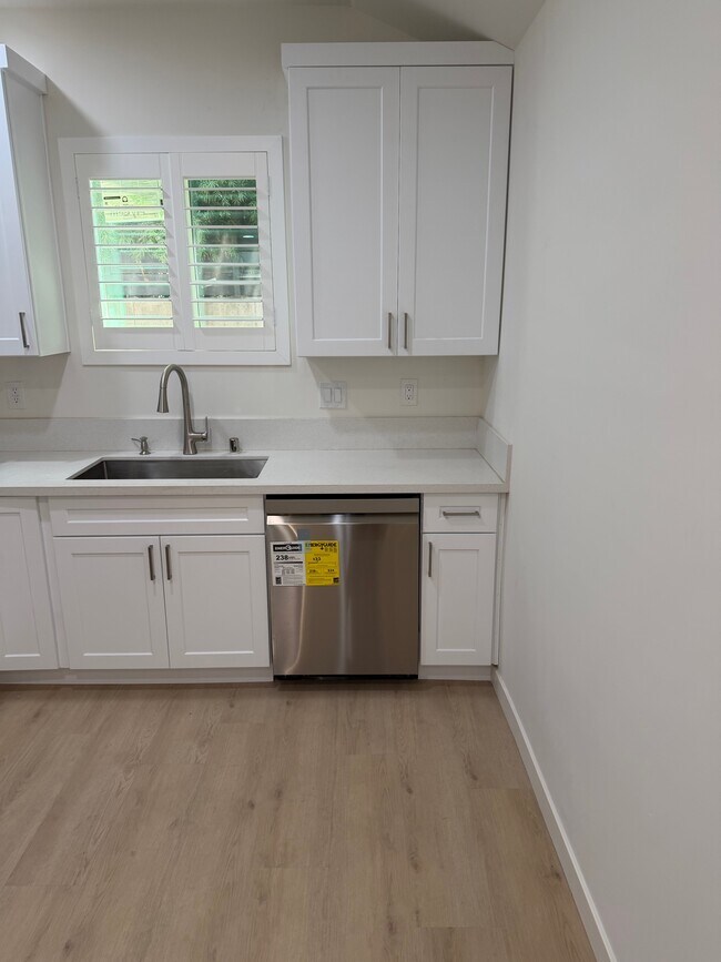 Cocina - 15030 Hesby St