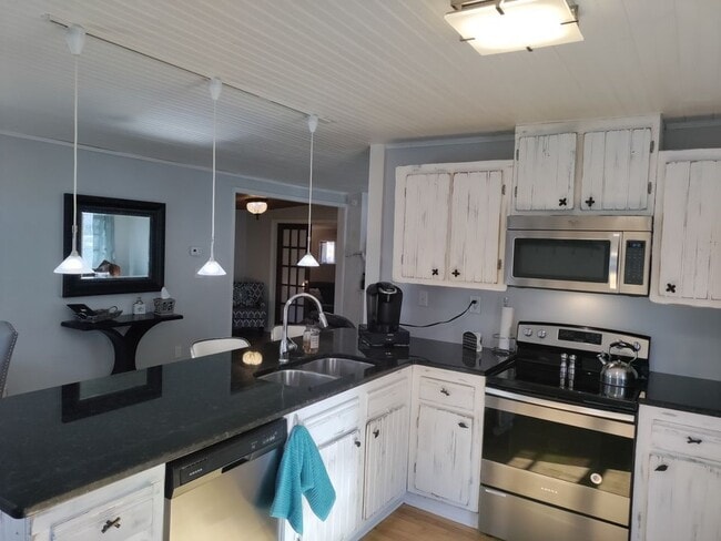 Building Photo - 6345 Reives Rd