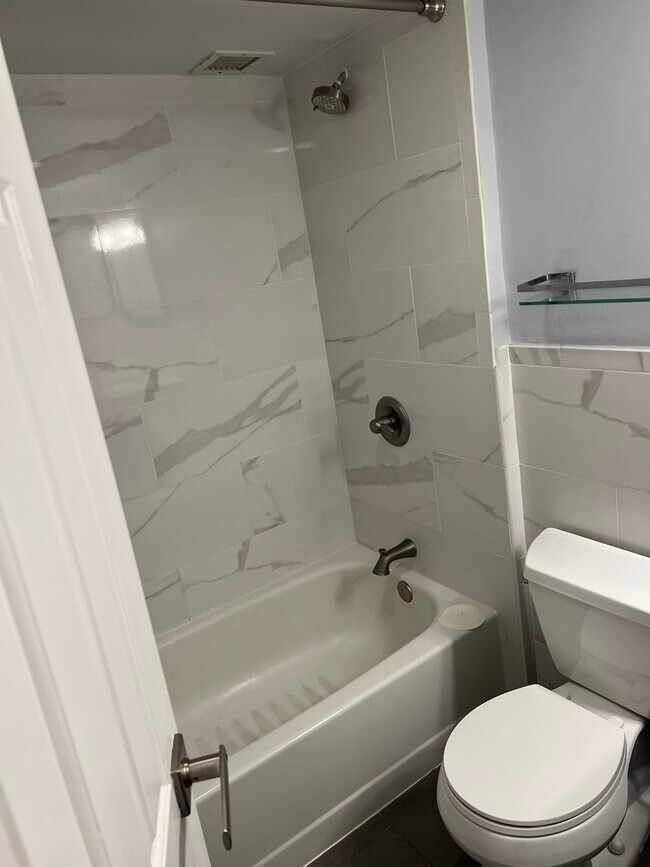 Building Photo - 127 Greyrock Pl