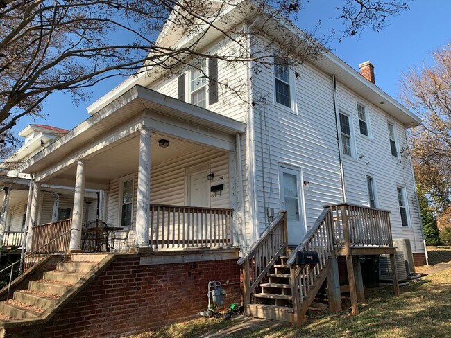 Foto del edificio - 106 Yeardley Ave