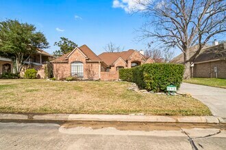 Building Photo - 590 Edgewood Dr