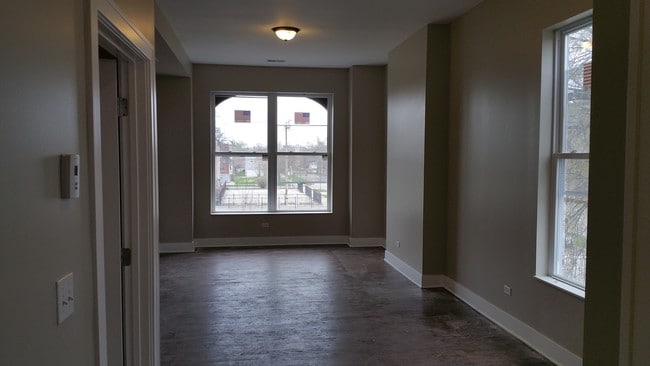 Building Photo - 1656 S Hamlin Ave