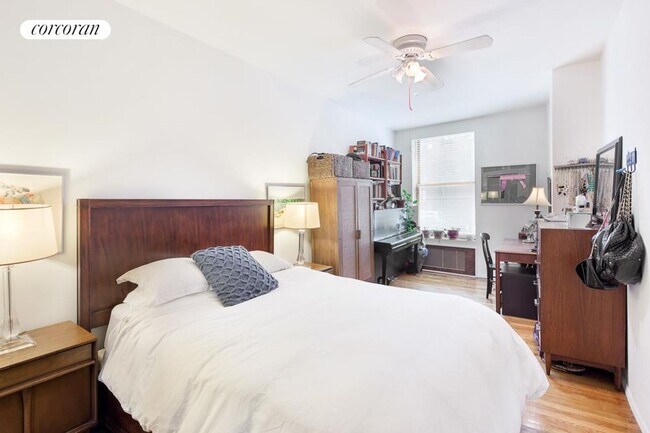 Foto del edificio - 257 W 12th St