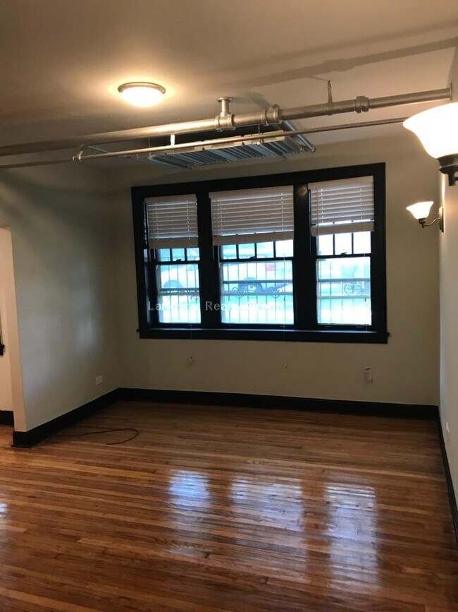 Foto del edificio - 5542 W Leland Ave