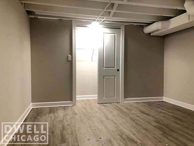 Foto del edificio - 2730 W Nelson St