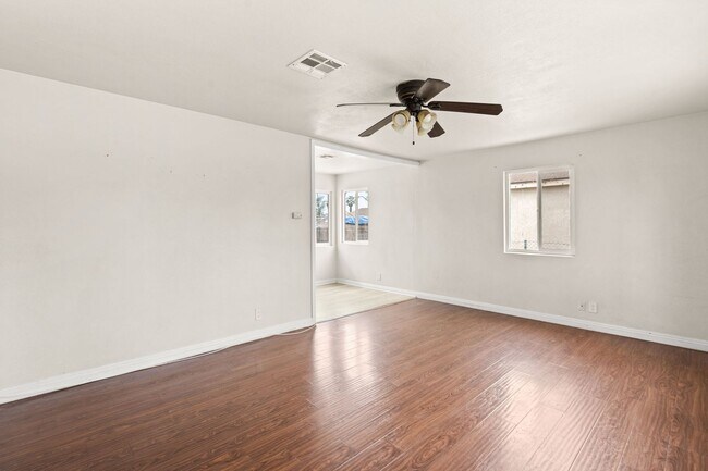 Building Photo - Discover Comfort and Convenience: Spacious...