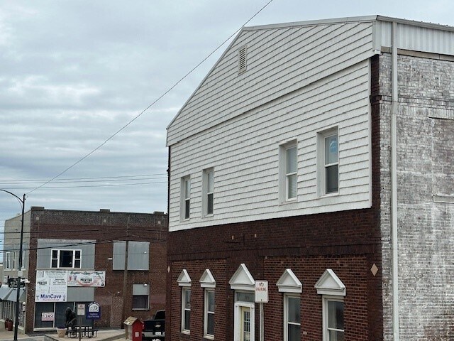 Building Photo - 105 E Poplar St