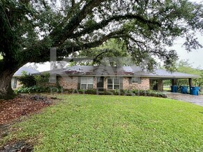 Building Photo - 200 Claymore Dr