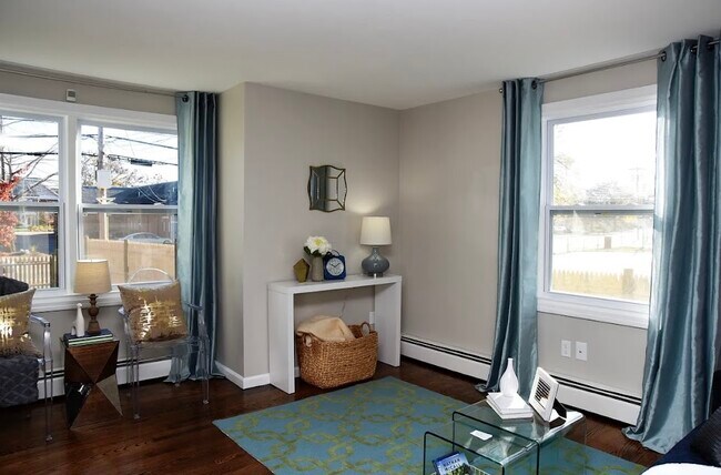 Sala de estar - 112 Bridgham St