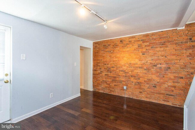 Foto del edificio - 2218 E Oakdale St