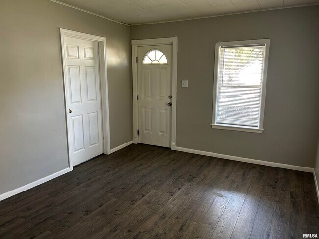 Foto del edificio - 1020 E Kansas St