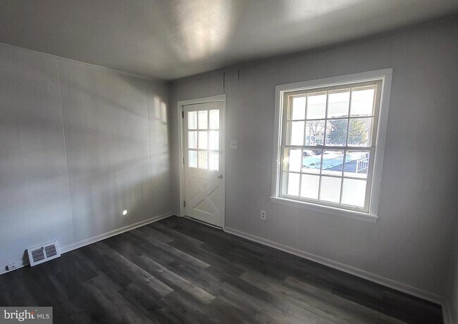 Foto del edificio - 4 W 2nd St