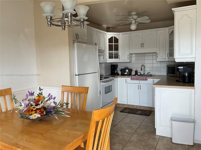 Building Photo - 22 SE 3rd Terrace