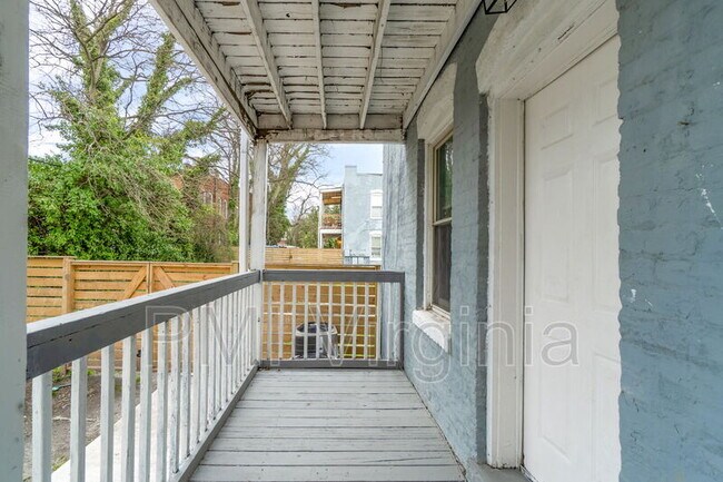 Foto del edificio - 731 W 38th St