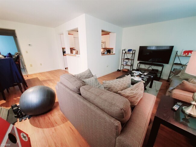 Building Photo - 1 br, 1 bath Condo - 1900 Summer St Unit K