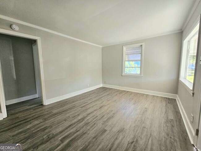 Foto del edificio - 1555 Dexter Ave