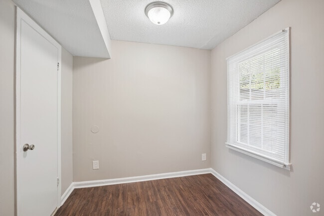 2.1 Townhome 2BR, 1.5BA - 945SF - Dining Area - Arcadian Village Apartment Homes
