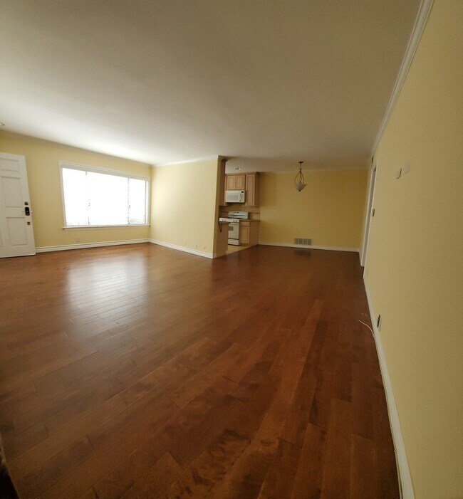 Building Photo - 4428 Moorpark Way