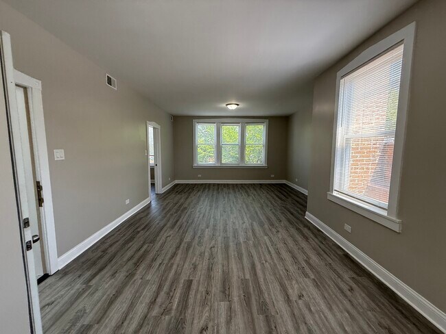Foto del edificio - 5319 W Fullerton Ave