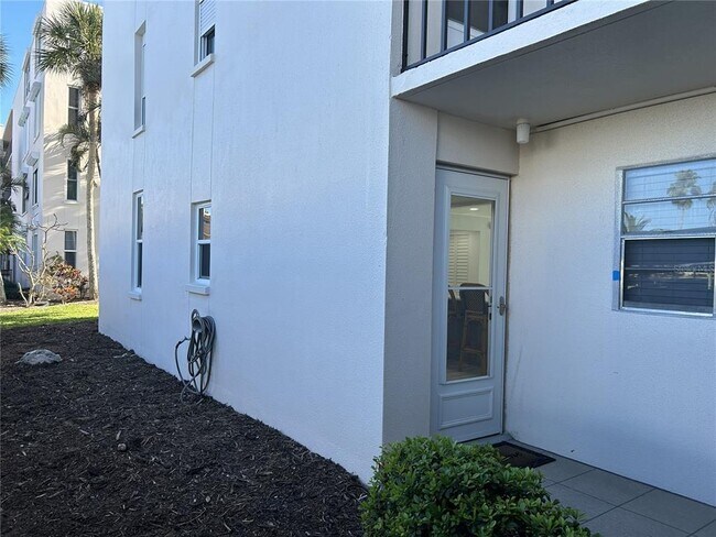 Building Photo - 7625 Sun Island Dr S