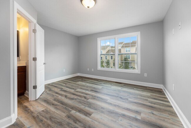 Foto del edificio - Available for the 2026-2027 lease term.