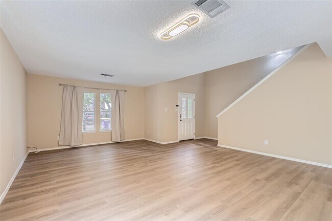 Foto del edificio - 2610 Glen Field Dr