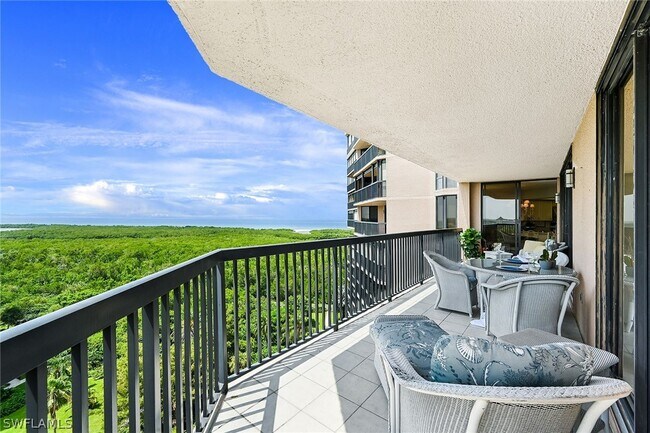 Foto del edificio - 6075 Pelican Bay Blvd