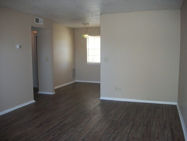 Foto del edificio - 700 NW 17th St