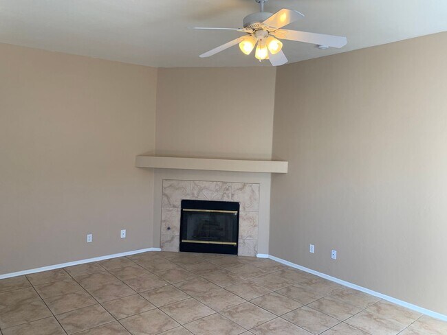Building Photo - 9112 E Esperanza Dr