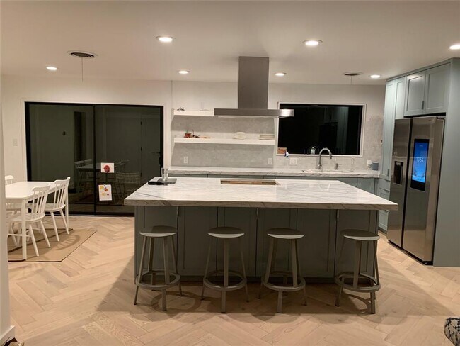 Foto del edificio - 8302 Rockwood Ln