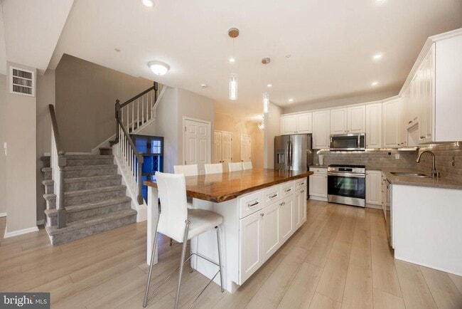 Building Photo - 730 Whitetail Cir