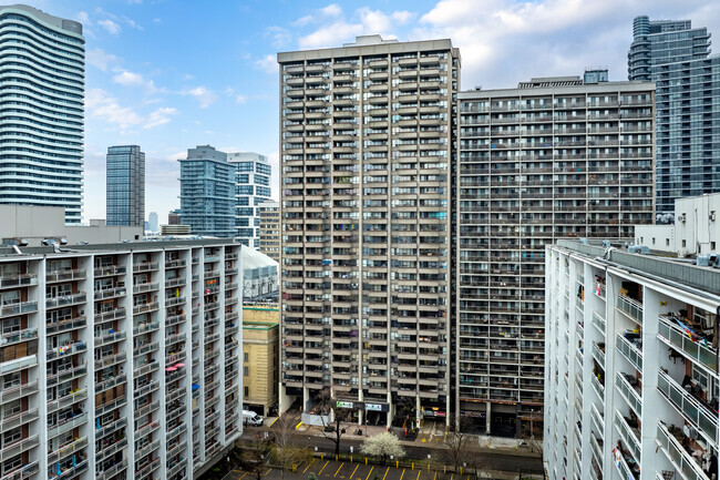 33, rue en bois - Carlton Court Apartments