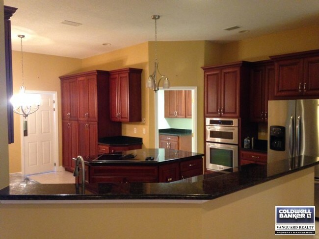Building Photo - 2465 Pinehurst Ln