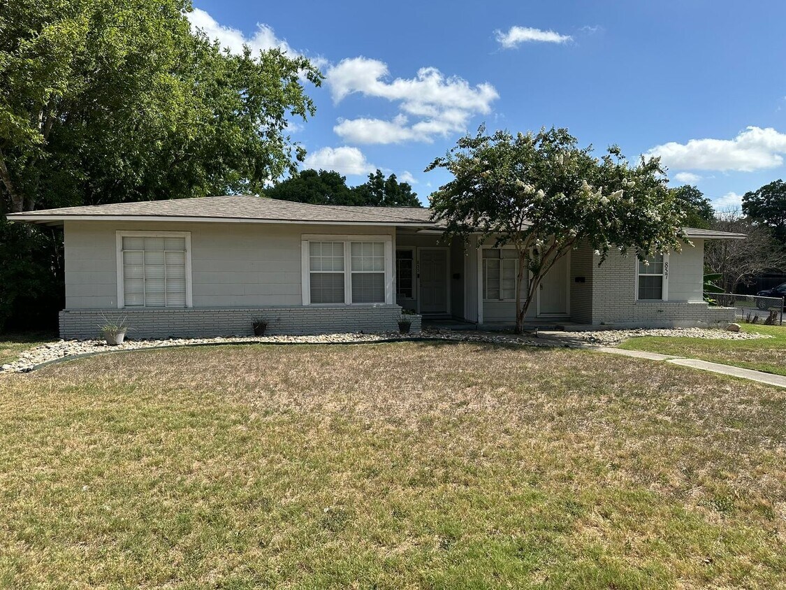 Primary Photo - 2-BEDROOM DUPLEX IN WILSHIRE TERRACE