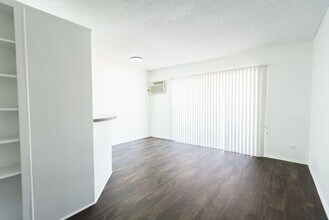 Interior Photo - 238 South Serrano Ave