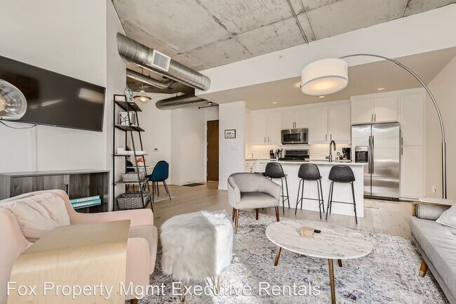 Building Photo - 1 br, 1 bath House - 3401 Arapahoe Ave #316