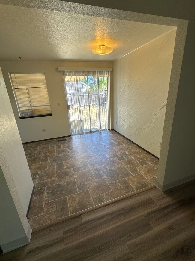 Foto del edificio - Cute 3 Bedroom 1 Bath in NW Corvallis! Sma...