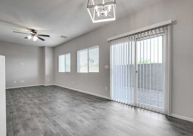 Foto del edificio - Modern Two-Story Townhome with Community A...