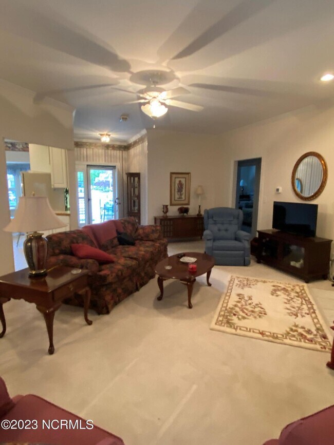 Foto del edificio - 304 Willows Ct