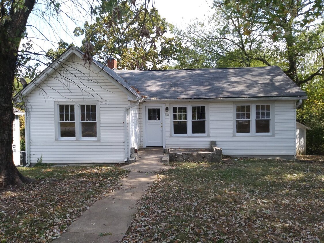 Primary Photo - Great 2 Bedroom in Red Bank with Huge Yard...