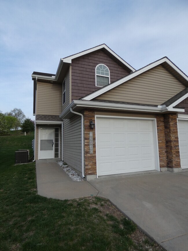 Foto del edificio - 13640 Oak Valley Dr