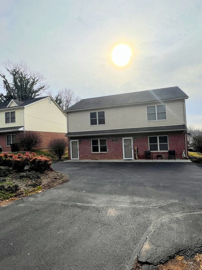 Building Photo - 6118 Igloe Dr