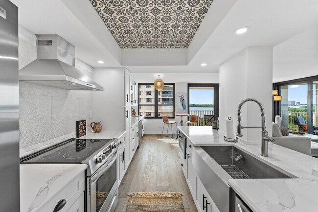 Building Photo - 5480 N Ocean Dr