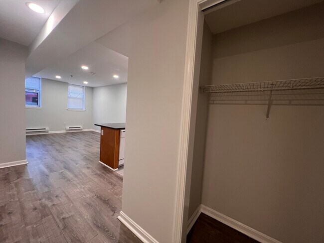 Building Photo - 56 Queensberry St