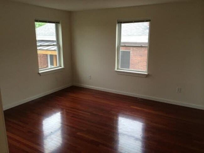 Foto del edificio - 323-325-325 College St